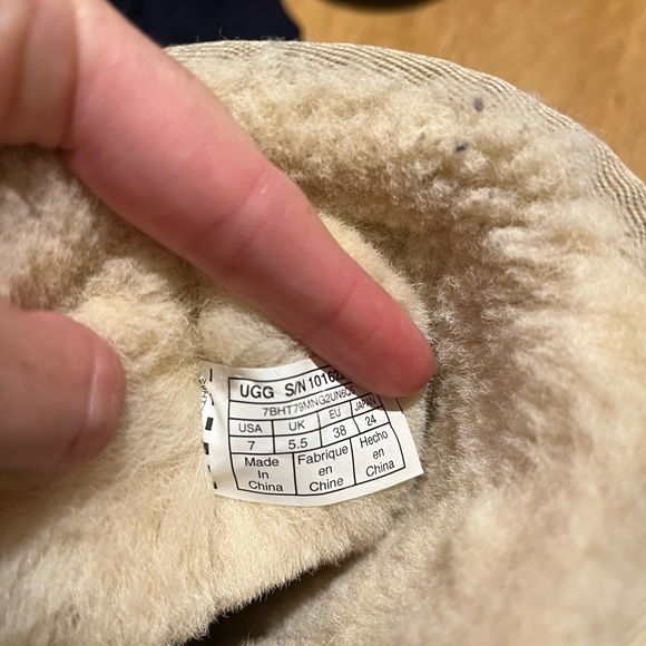 Ugg boots - Picture 3 of 4